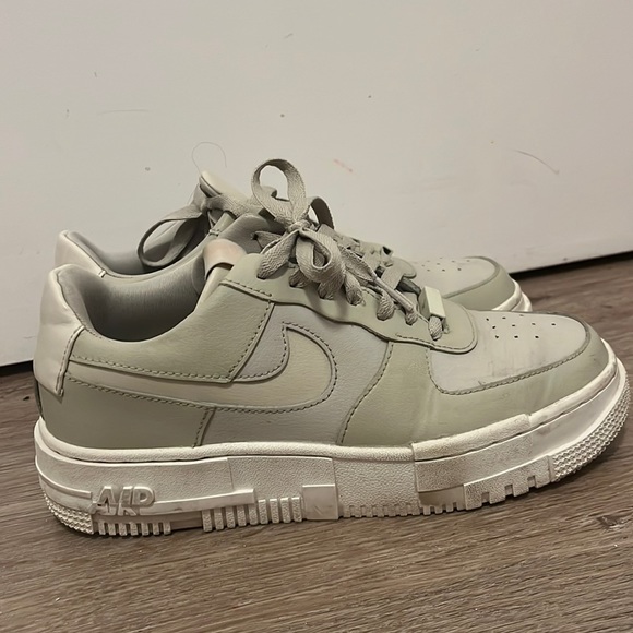 Nike Air Force 1 Pixel sneakers in light stone/light bone - Picture 3 of 5